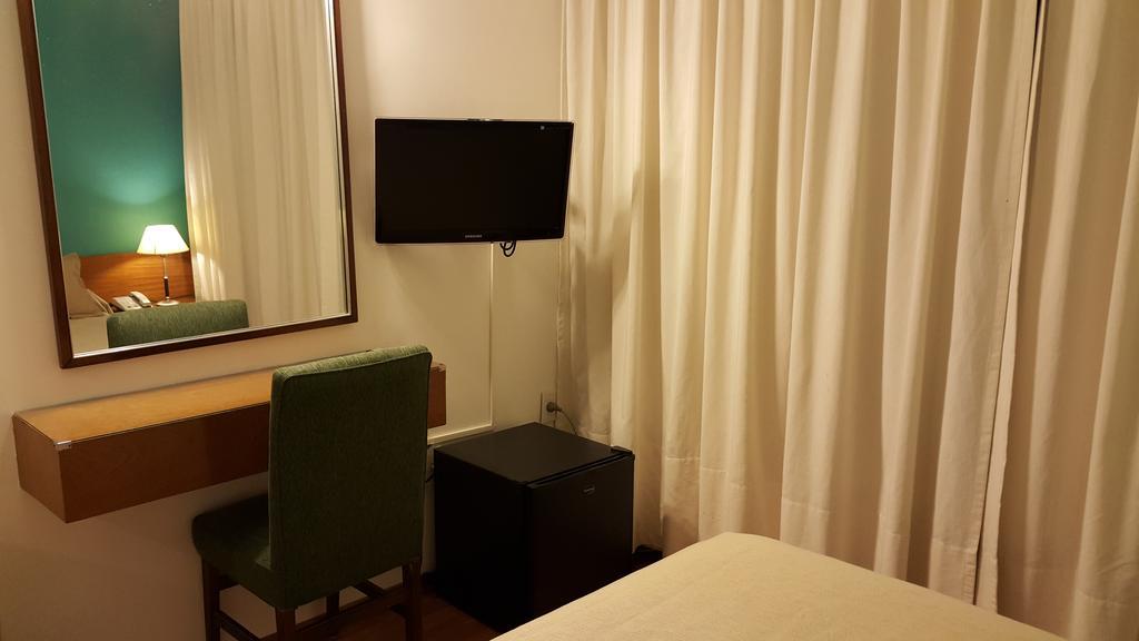 Hotel Avenida Buenos Aires Buitenkant foto