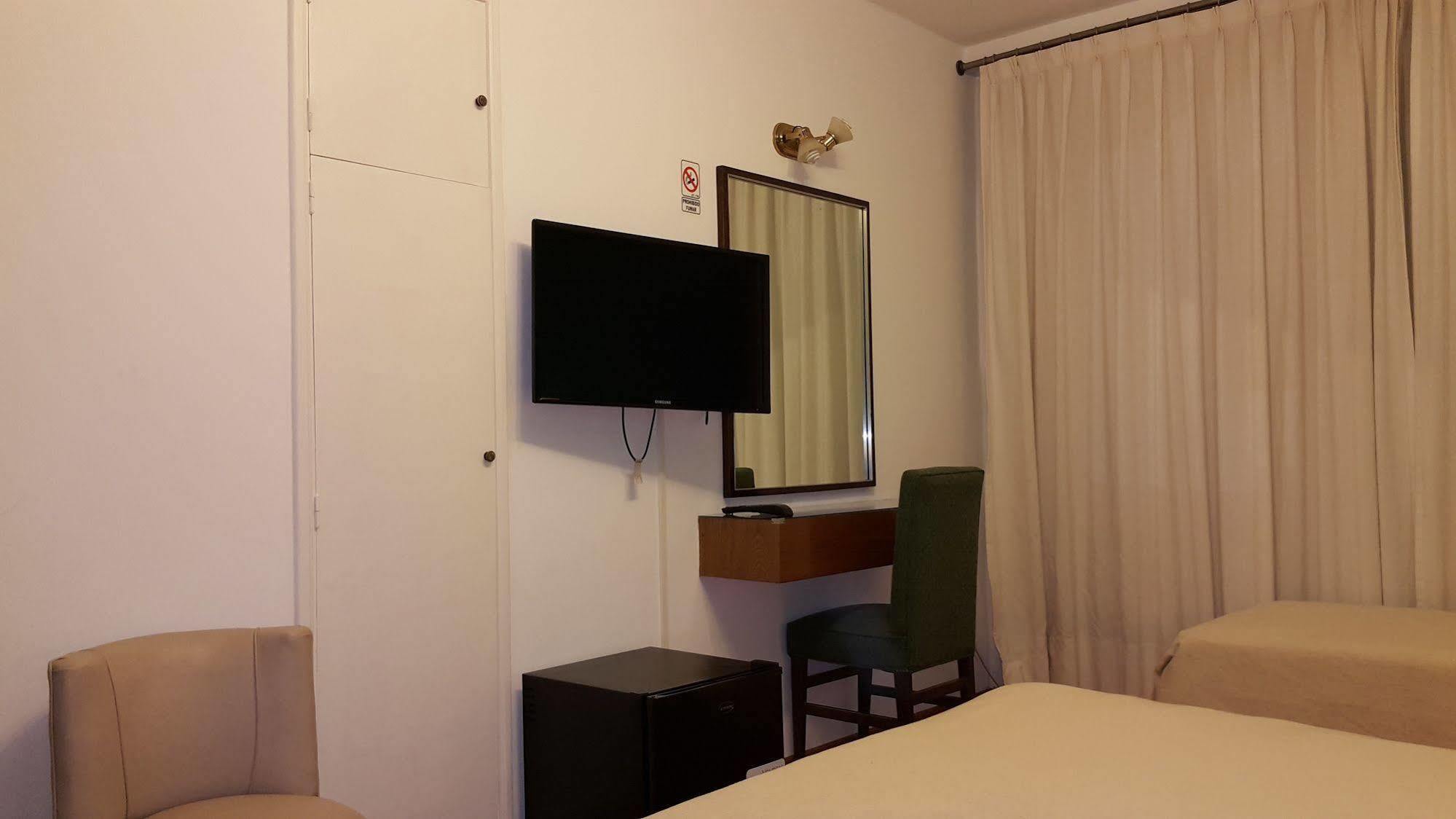 Hotel Avenida Buenos Aires Buitenkant foto